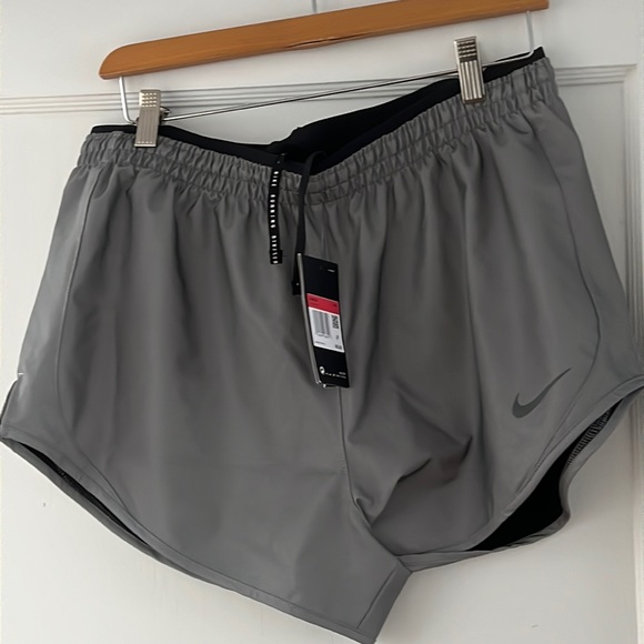 Nike running shorts - Picture 2 of 6